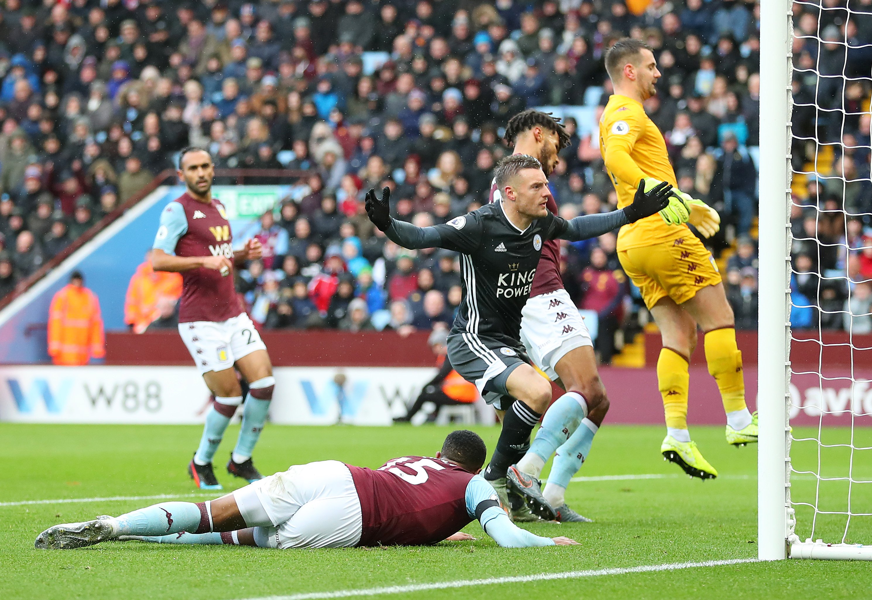 邮报：费迪南德长子与布莱顿签署首份职业合同，场上司职门将.