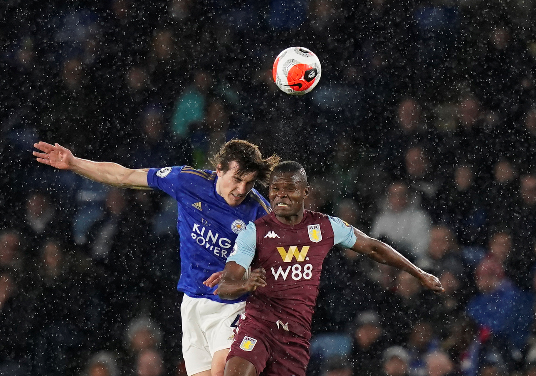 镜报：曼联8将缺席对阵伊镇，阿莫林面临危机.